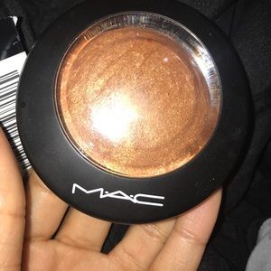 Mineralized Skinfinish(Highlighter) Gold Deposit